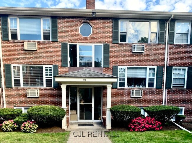 Primary Photo - 69 Grove St