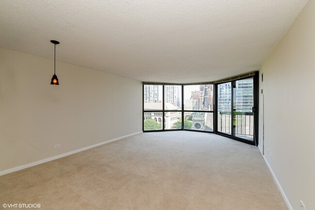 Building Photo - 33 W Delaware Pl