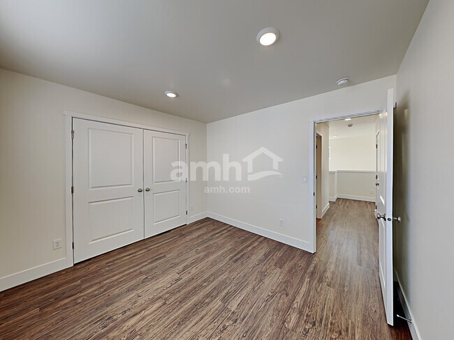 Building Photo - 19323 17th Ave Ct E