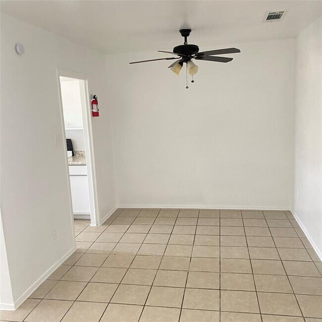 Building Photo - 5704 Edgemoor Dr