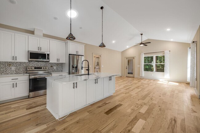 Building Photo - 40 Rangeley Dr