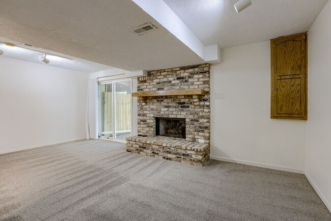 Building Photo - 15102 Normandy Blvd
