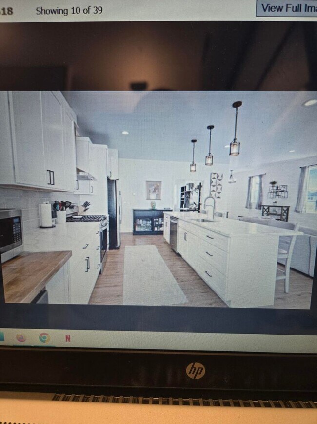 Building Photo - Stunning Zero Step Ranch Style Home