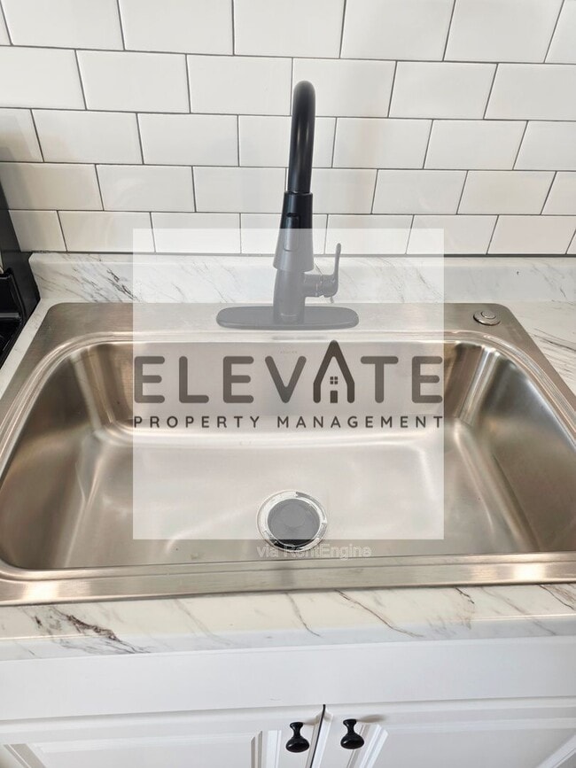 Building Photo - 2217 SW 49th St