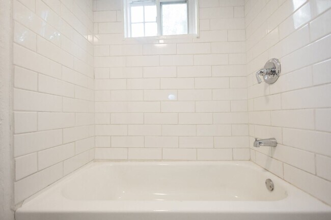 Building Photo - 526 N 17th St