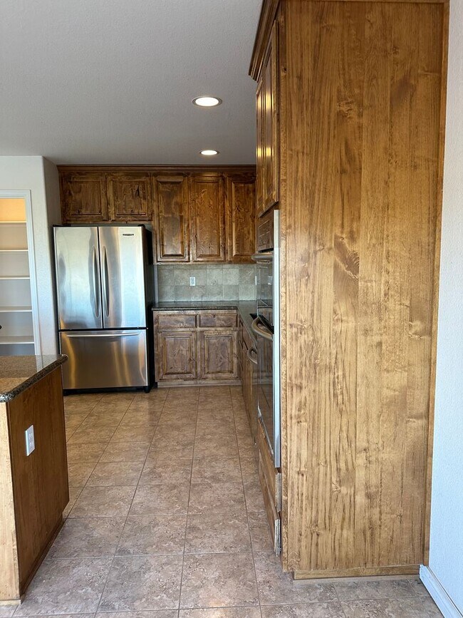 Building Photo - Fully Furnished home with horse Property f...