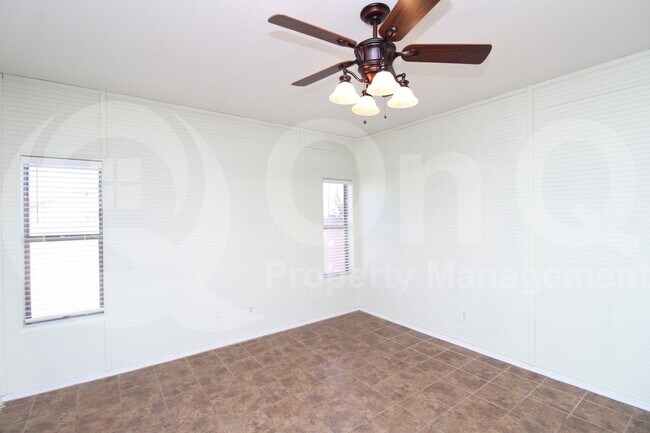 Building Photo - 13349 W Desert Rock Dr