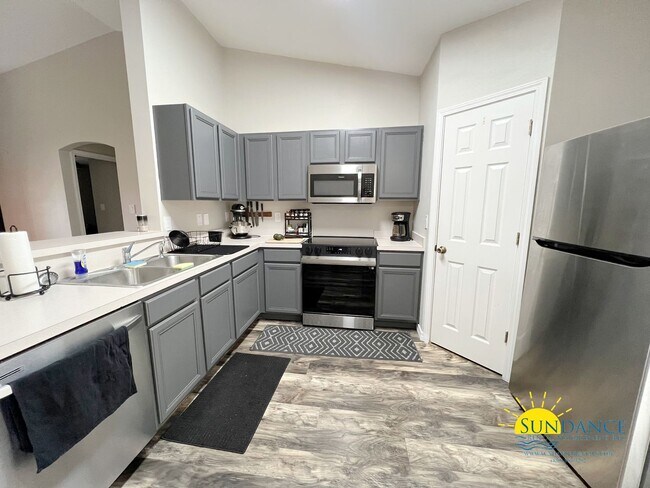 Building Photo - Charming 3-Bedroom Home in Ridge Crest Sub...