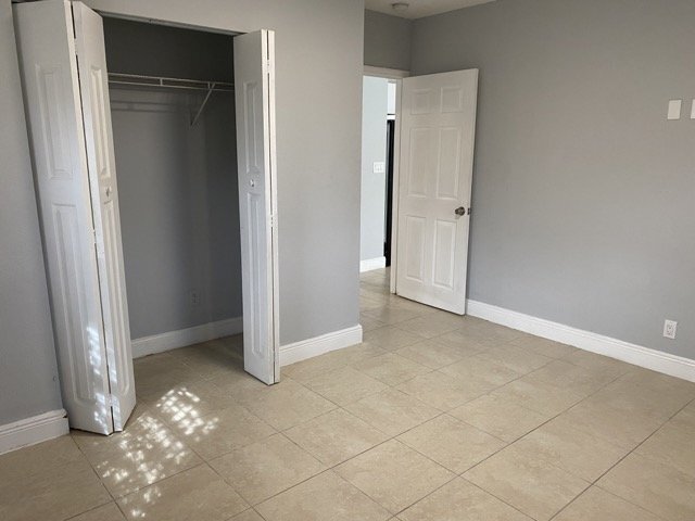 Building Photo - 2 bedroom 1 Bath Home - Utilities Included