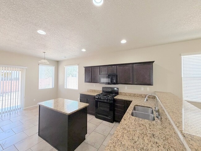 Building Photo - Beautiful 3-Bedroom Home in Tierra Oeste near Ladera/Unser. Refrigerated Air!