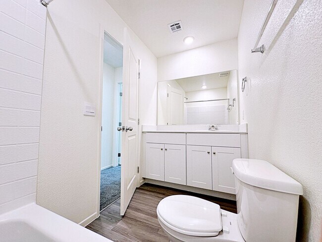 Building Photo - 1 MONTH FREE RENT* 3 BEDROOM TOWNHOUSE LOCATED IN INSPIRADA