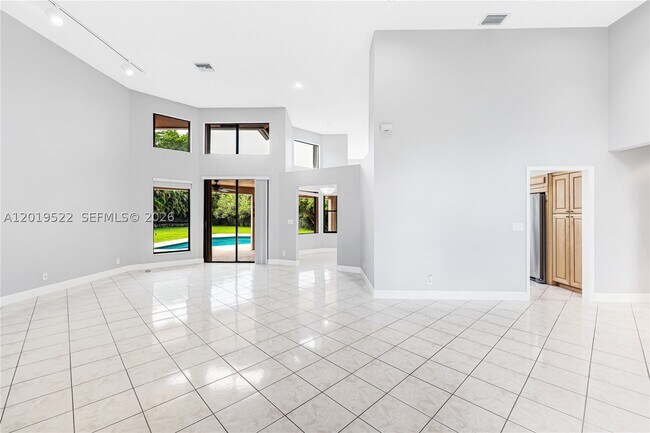 Building Photo - 1256 Manor Dr S