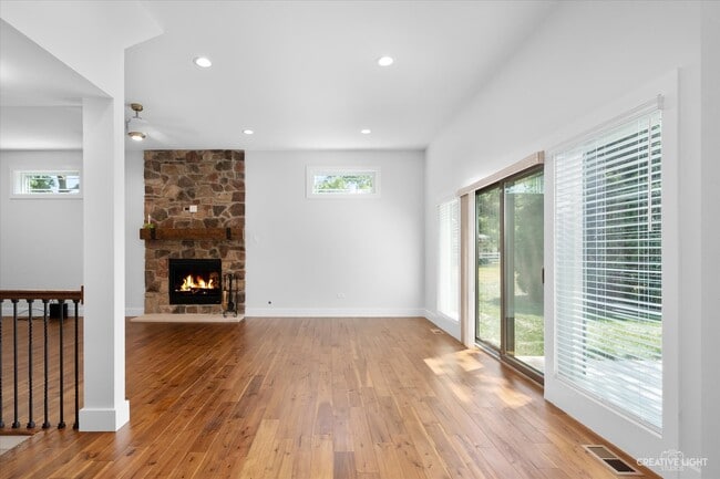 Building Photo - 2S920 Hickory Ln