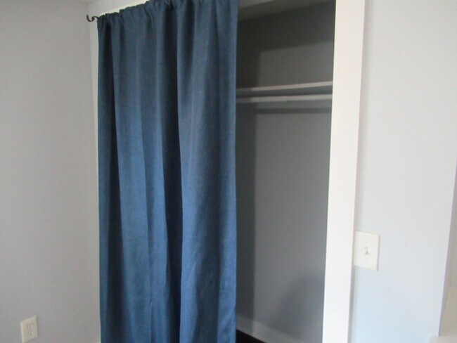 Building Photo - Burson Ave. 627C