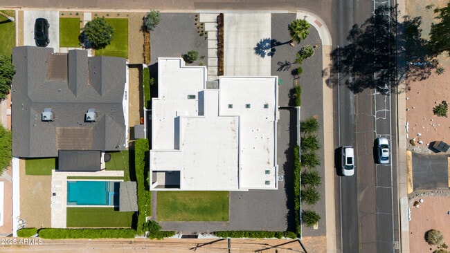 Building Photo - 4002 E Avalon Dr