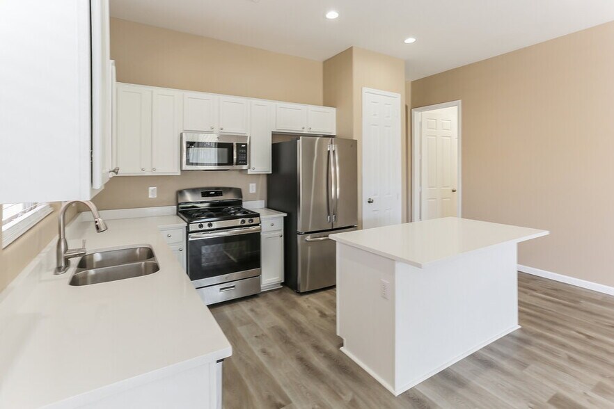 Building Photo - 5037 W Nancy Ln