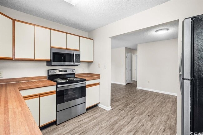 Building Photo - 6536 Valene Ct