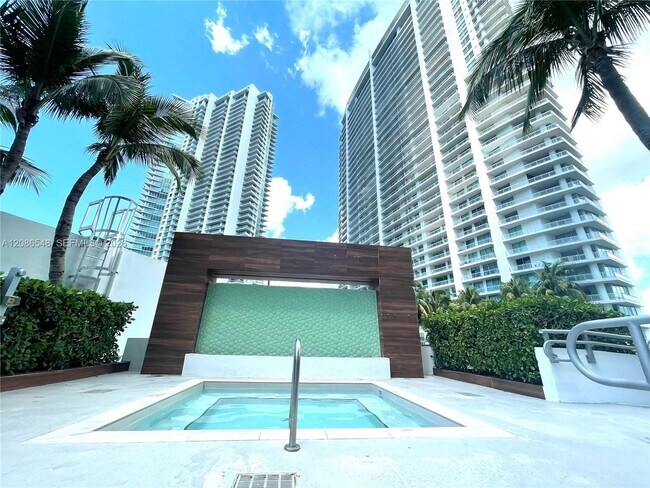 Building Photo - 350 S Miami Ave