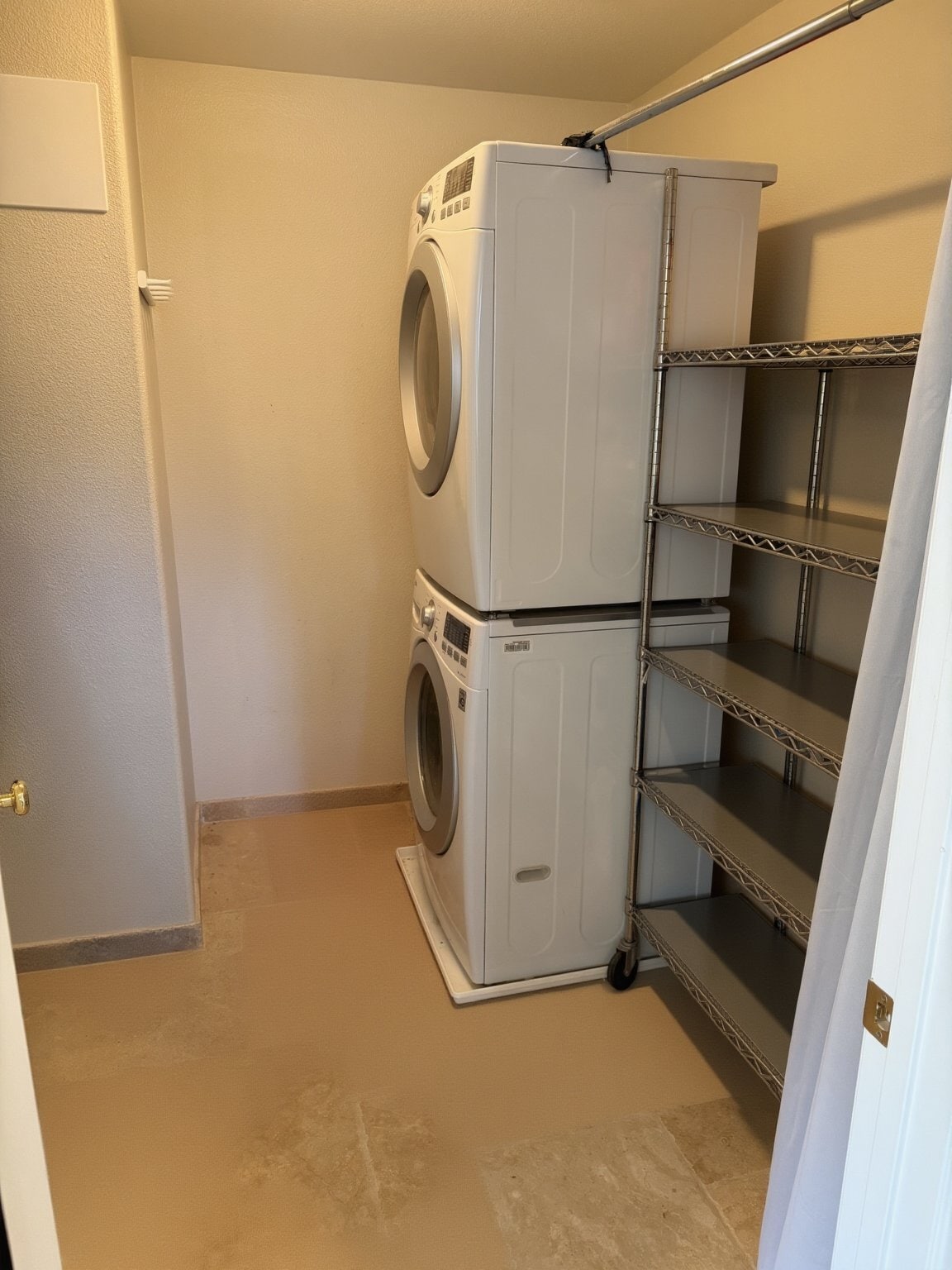 Building Photo - 42121 Delmonte St