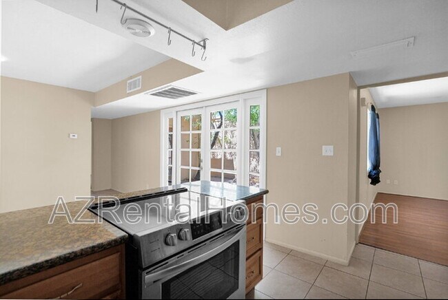 Building Photo - 1622 E Coronado Dr