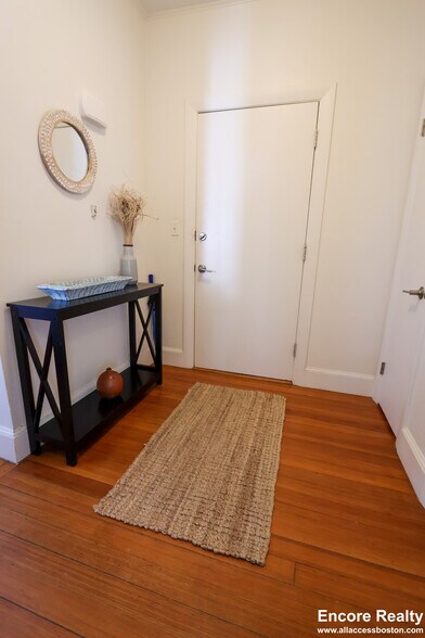 Building Photo - 1871 Beacon St