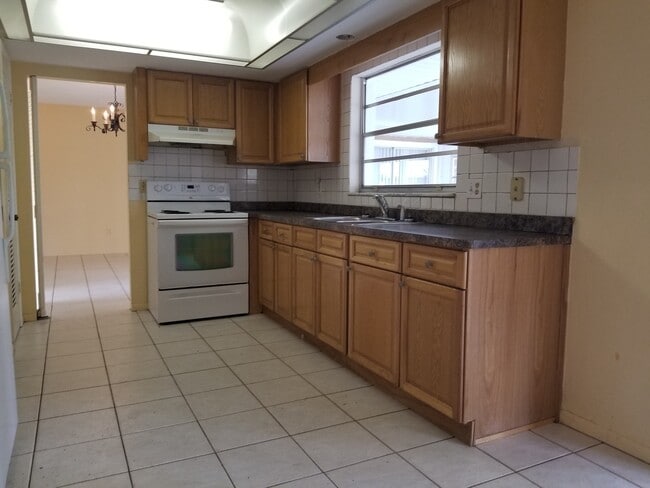 Building Photo - CANAL FRONTAGE / FISH FROM YOUR DOCK