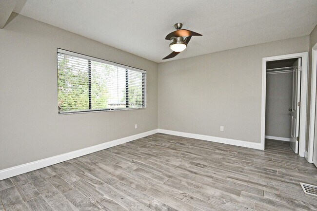 Building Photo - 621 Landings Pl