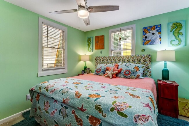 Building Photo - Charming Cottage in the Heart of Amelia Island: Your Perfect Rental Haven!