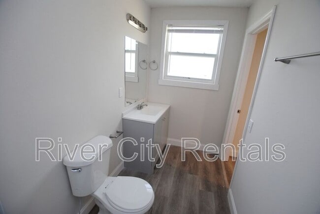 Building Photo - 2975 Dellwood Ave