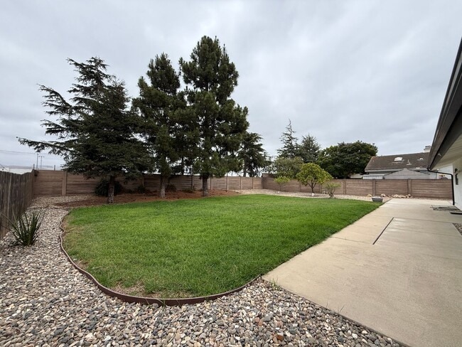 Building Photo - Pioneer Village- Large Single Story Home Near Marian Hospital/101 Frwy