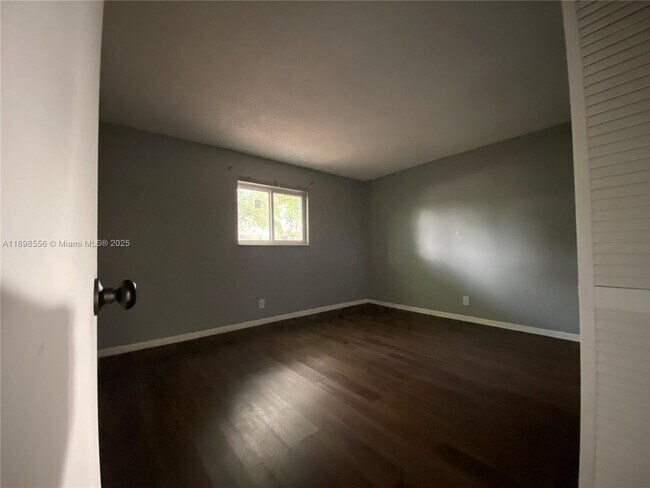 Building Photo - 6132 SW 39th St