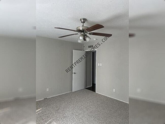 Building Photo - 7124 Nutmeg Ln