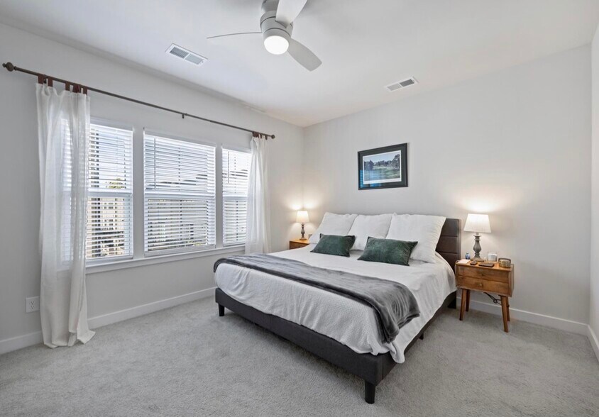 Building Photo - 4732 Chastain Ave