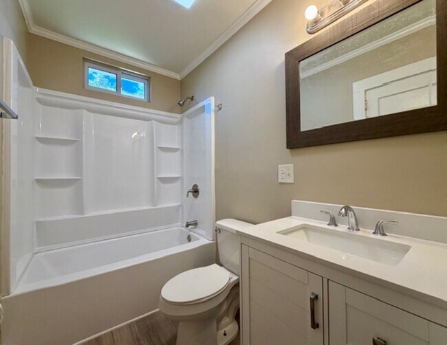 Building Photo - 1/2 MO/OFF SPECIAL - 3 bed/1 bath Fenced yard - Storage/Garage