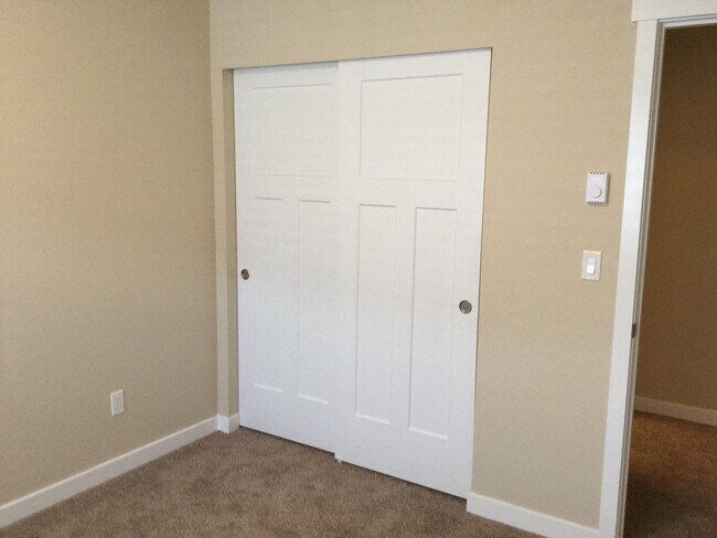 Building Photo - 1663 Burnside Pl