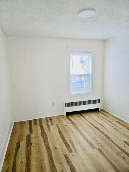 Building Photo - 21 Vale St