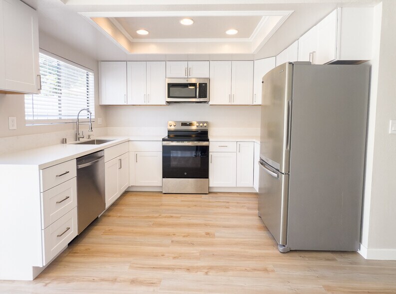 Building Photo - 4243 Tiberon Dr