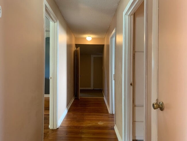 Building Photo - A quaint three bedroom one bath single family house in Five Points