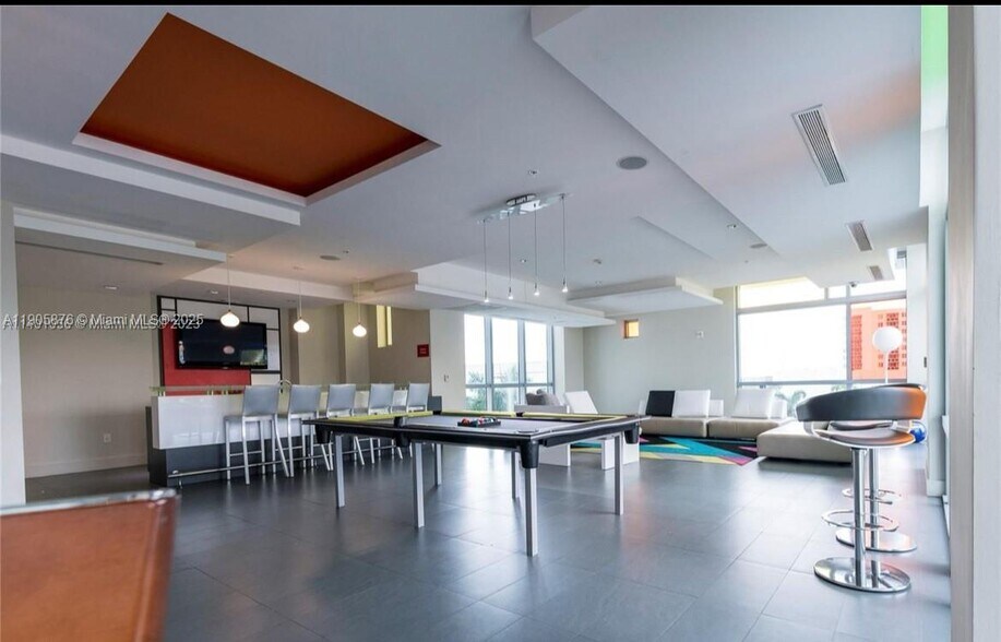 Building Photo - 333 NE 24th St