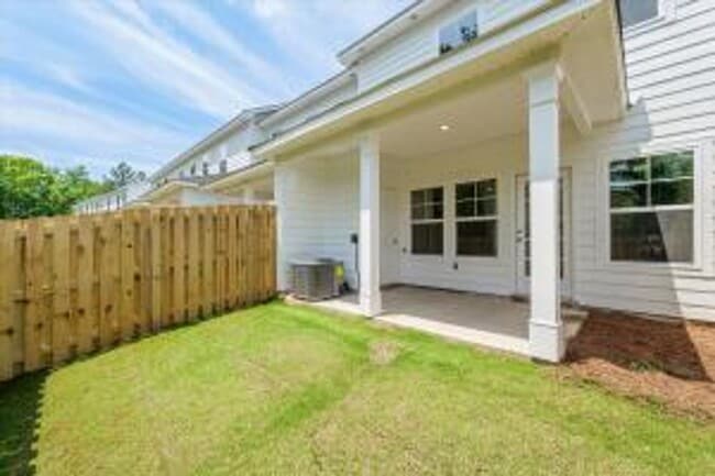 Building Photo - 1005 Linsmore Ave