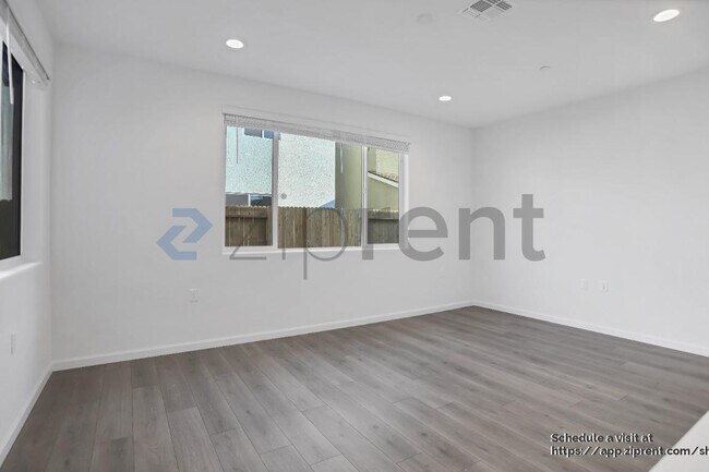 Building Photo - 1330 W Prescott Ave