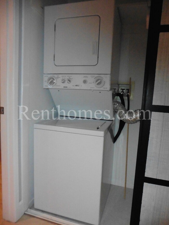 Building Photo - Rancho Bernardo, 18752 Caminito Cantilena #164- Gated Complex, Community Pools and Spas, Tennis C...