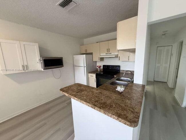 Building Photo - 2834 Coral Springs Dr