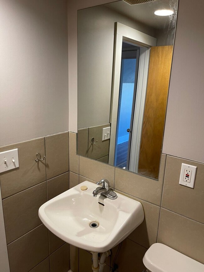 Building Photo - Florence/Minne Lusa 4 bed 2 bath house 160...