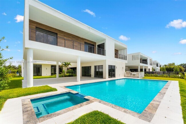 Building Photo - 16700 Botaniko Dr N