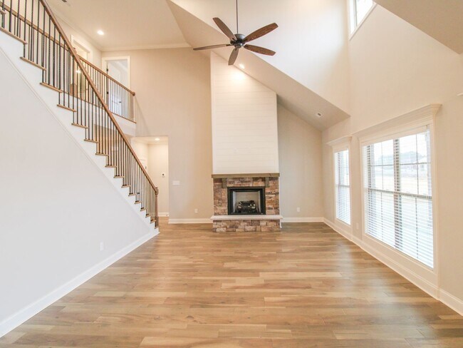 Building Photo - Beautiful two story home at Whispering Pines!