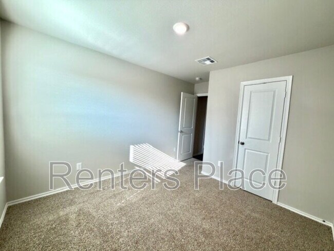 Building Photo - 14 Stonegate Dr