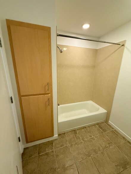 Linen closet & bath - 288 3rd St
