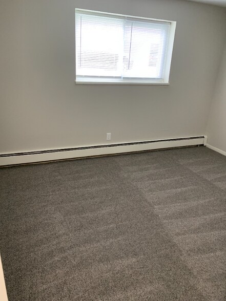 Building Photo - 554 West Ave