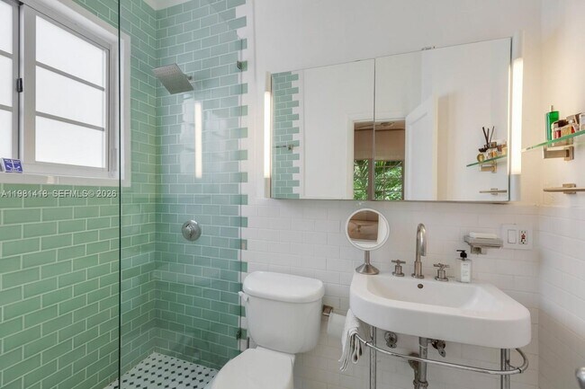 Building Photo - 739 11th St